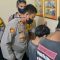 Petugas Polsek Nagrak saat mengamankan dua terduga pelaku pencabulan anak dibawah umur
