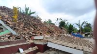 Sejumlah bangunan yang terlihat rusak akibat bencana alam gempa Cianjur