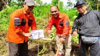 Forkopimcam Kebonpedes Sukabumi Hijaukan Gunungbatu