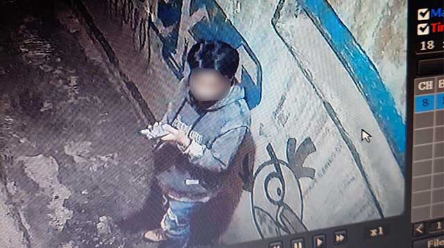 Pencuri terekam cctv