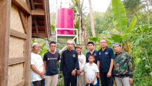 PKM Nusa Putra Sukabumi Pasang Alat Kontrol Mata Air di Kasepuhan Sinar Resmi