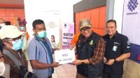 Wali Kota Sukabumi Serahkan BSU kepada Peserta BPJAMSOSTEK