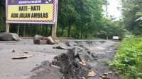 Awas! Ada Jalan Amblas di Palabuhanratu Sukabumi, Warga Minta Segera Diperbaiki