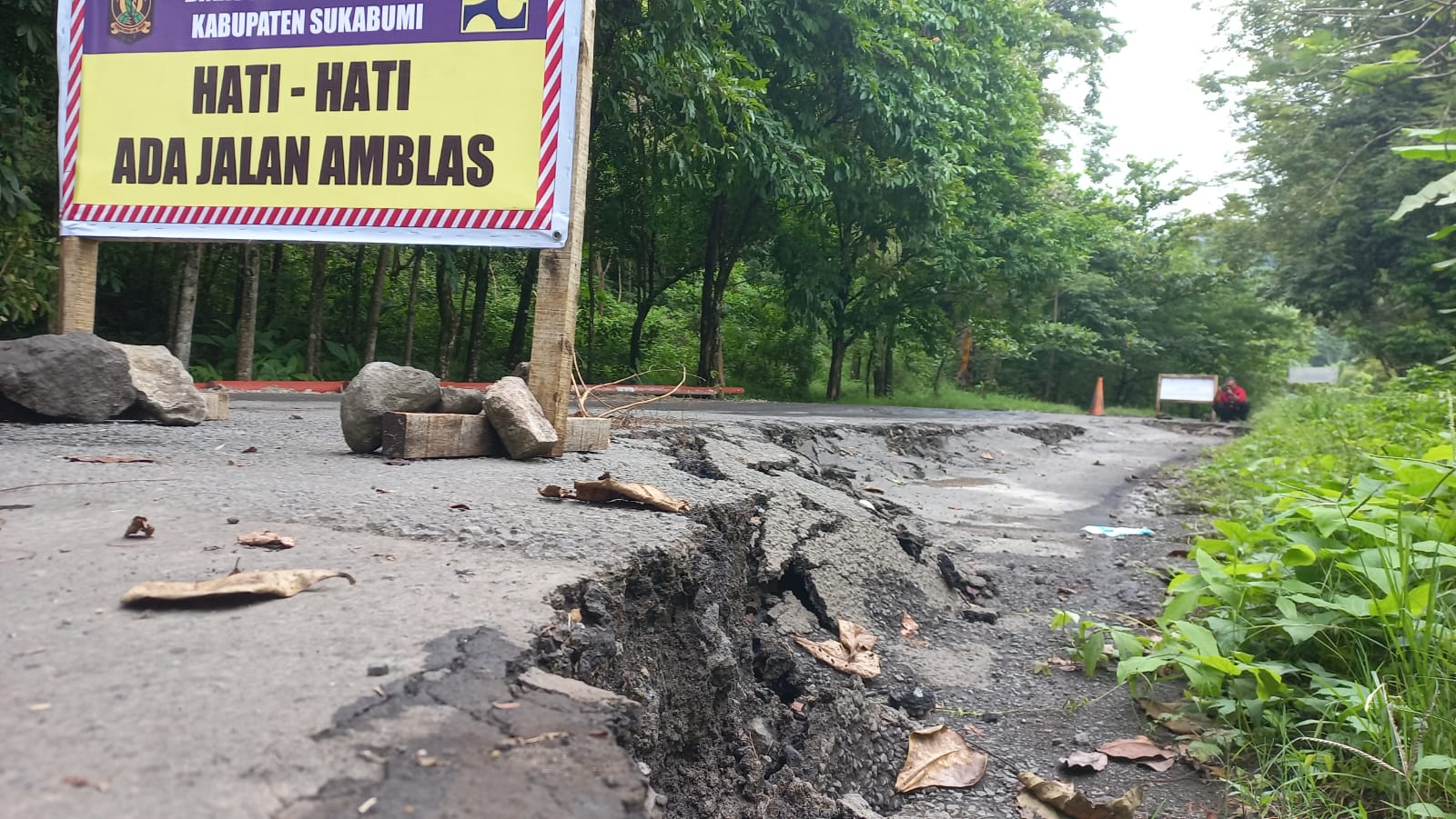 Jalan Ambal Kabupaten Sukabumi