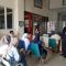 Warga Kabupaten Sukabumi, saat ngantri untuk mengurus data administrasi