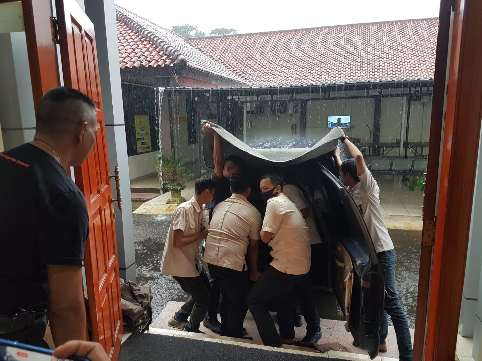 Sejumlah petugas kejaksaan Kabupaten Sukabumi