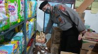 Petugas Polsek Sukabumi, Polres Sukabumi Kota, saat melakukan olah TKP pembobolan minimarket