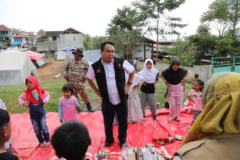 Sekretaris Jenderal Kemensos selaku Plt. Direktur Jenderal Perlindungan dan Jaminan Sosial Harry Hikmat
