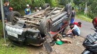 LAKALANTAS : Kodisi kendaraan yang terlibat kecelakaan tunggal di jalan raya kampung Panyindangan RT 04, RW 09, Desa Cikidang, Kecamatan Cikidang Kabupaten Sukabumi.(foto : ist)