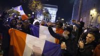 Fans berkumpul di Paris untuk Prancis v Maroko - Paris, Prancis - 14