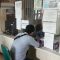 Sejumlah warga saat ngantri untuk mendapatkan dokumen kependudukan di kantor pelayanan Disdukcapil Kabupaten Sukabumi