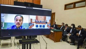 Tok, Roy Suryo Divonis 9 Bulan Penjara
