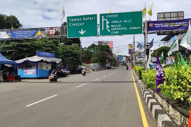 Situasi lalu lintas di Simpang Gadog