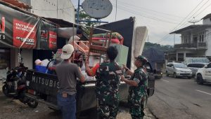 Kodim 0622 Kabupaten Sukabumi Bantu Evakuasi Korban Pergerakan Tanah Pasir Suren