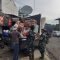 Prajurit Kodim 0266 Kabupaten Sukabumi saat membantu penyintas pergerakan tanah