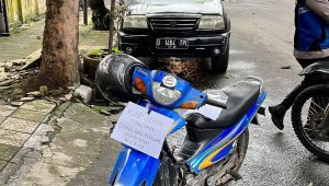 Ini Penampakan Motor Terduga Pelaku Bom Bunuh Diri, Ada Tulisan KUHP Syirik