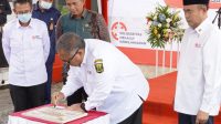 Bupati Sukabumi Marwan Hamami saat meresmikan Gedung Unit Transfusi Darah (UTD) PMI Kabupaten