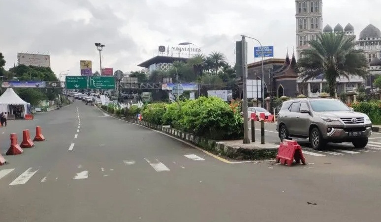 Situasi lalu lintas di Simpang Gadog, Kecamatan Ciawi, Kabupaten Bogor, Jawa Barat, Jumat (30/12/2022). (ANTARA/M Fikri Setiawan)