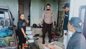 Sejumlah personel Polsek Lembursitu Kota Sukabumi saat melakukan olah TKP