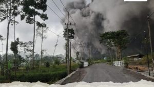 Gunung Semeru Muntahkan Awan Panas Sejauh 11 Km, 93 Warga Mengungsi, Begini Kondisinya
