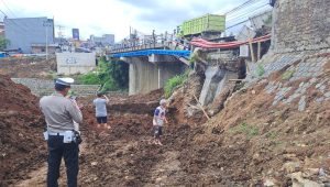 Catat, Truk Pasir Dilarang Melintas Jembatan Pamuruyan Cibadak pada Siang Hari