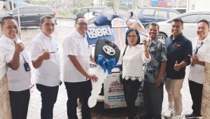 BRI Cabang Sukabumi Serahkan Hadiah Grand Prize Mobil Avanza PHS Periode 1/2022 ke Nasabah BRI Unit Baros Gratis