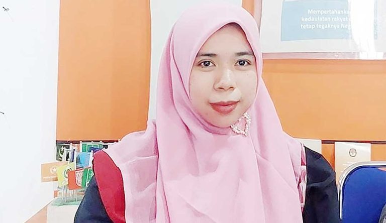 Komisioner KPU Kota Sukabumi Ratna Istianah