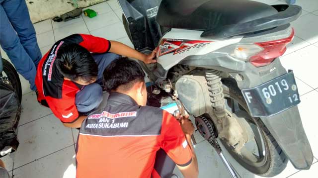 MAN 1 Kota Sukabumi Gelar PKWU Otomotif