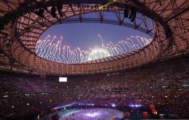 Suasana pesta kembang api saat upacara penutupan Piala Dunia Qatar 2022
