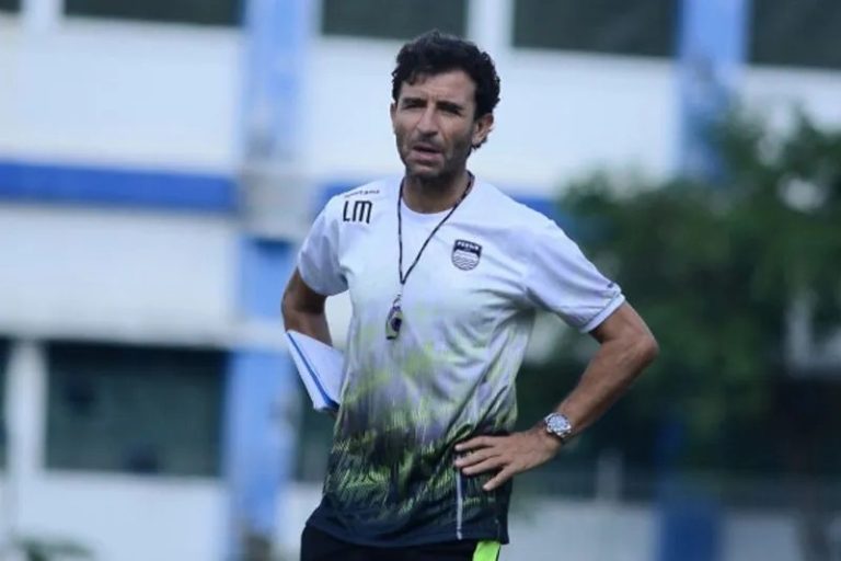 Pelatih Persib Bandung Luis Milla.