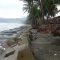 Kondisi sempadan pantai di Kampung Cipatuguran, Kelurahan/ Kecamatan Palabuhanratu, Kabupaten Sukabumi