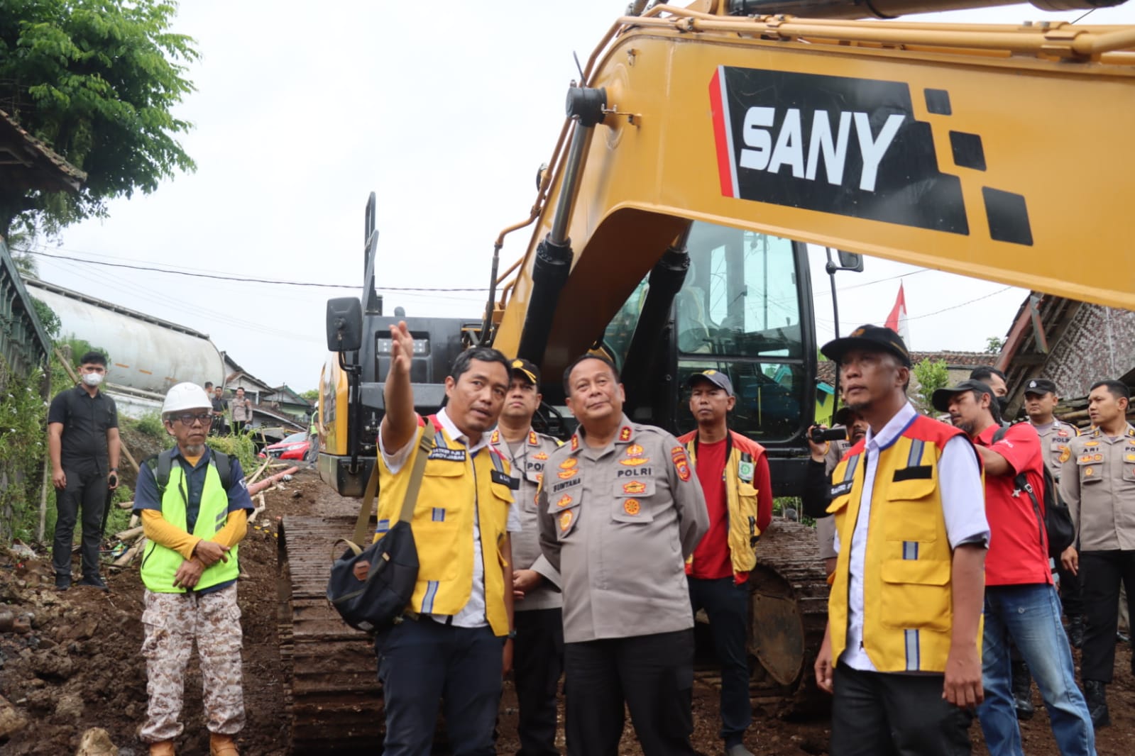 Kapolda Jabar Irjen Pol Suntana didampingi Kapolres Sukabumi, AKBP Dedy Darmawansyah