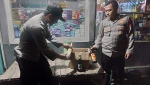 Jelang Nataru, Polsek Jampangtengah Sukabumi Sita Puluhan Botol Miras dan Knalpot Bising
