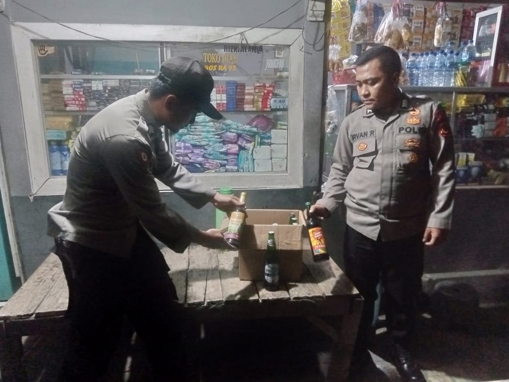 Petugas Polsek Jampangtengah,