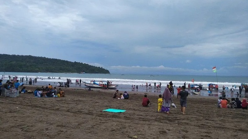 Suasana di Pantai Pangandaran