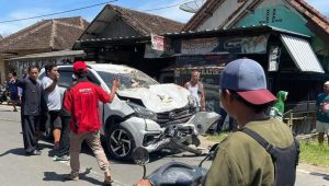 Kronologis Toyota Rush di Jampangkulon Sukabumi Sikat Pom Mini, Supir Tiba-tiba Pusing