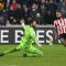 mencetak gol ketiga Brentford ke gawang Liverpool dalam