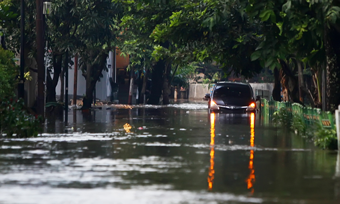 Banjir di Komplek Polri Pondok Karya,