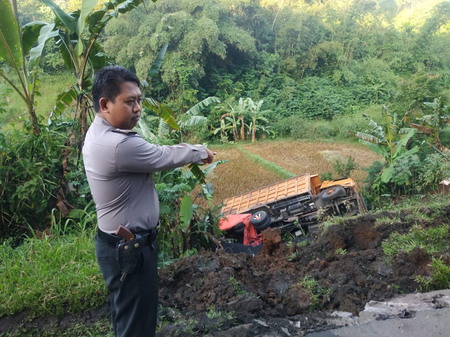 Truk Di Jampangtengah Sukabumi Masuk Jurang Begini Kondisinya Radar Sukabumi 2697