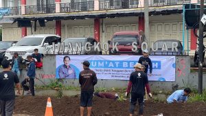 Cegah Banjir, E-Troopers Suci Gandeng Warga Bersihkan Saluran Air dan Sampah