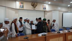 Kecam Pembakaran Alqur’an, Ratusan Warga Sukabumi Curhat ke DPRD 