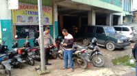 Petugas Unit Reskrim Polsek Cicurug, Polres Sukabumi, saat melakukan olah TKP curanmor