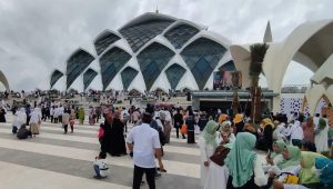 Masjid Al Jabbar Bandung Makan Korban, Bocah Jatuh dari Lantai Dua