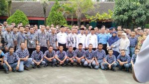 Kegiatan Wagub Uu Mulai dari Tanam Pohon Hingga Jadi Pembina Upacara