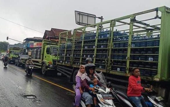 Jalan Sukabumi Bogor Longsor