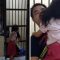 Sebuah video yang memperlihatkan aksi heroik Bripka Handoko membukakan pintu penjara karena tak tega melihat seorang anak tidak bisa memeluk ayahnya yang menjadi tahanan kasus pencurian viral di media sosial. -Instagram-