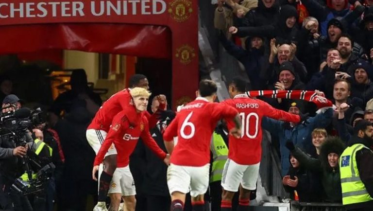 Pemain Manchester United merayakan gol