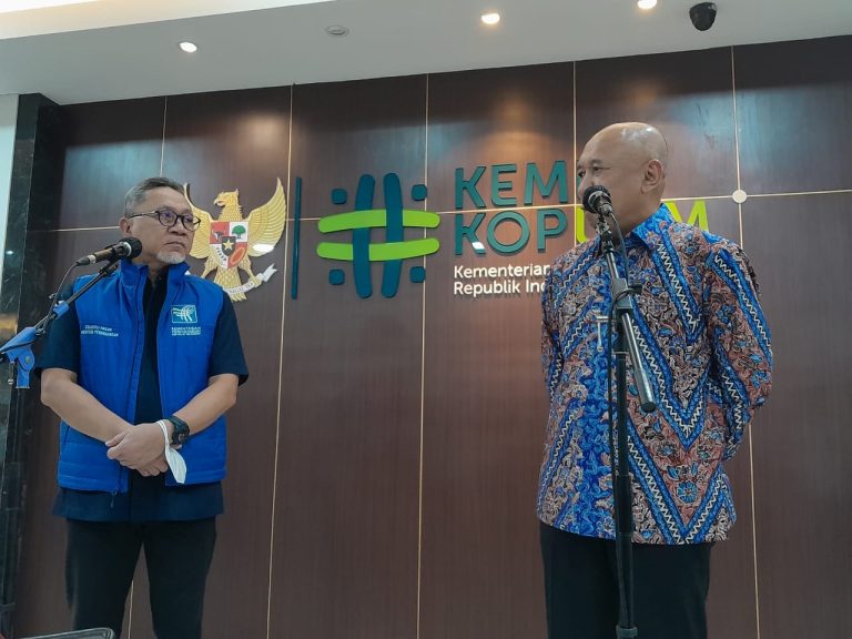 Menteri Perdagangan (Mendag) RI, Zulkifli Hasan dan Menteri Koperasi dan UKM (MenKopUKM) RI, Teten Masduki-Intan Afrida Rafni-