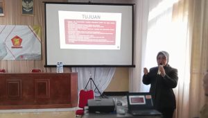 Lina Sebarluaskan Perda Pusat Distribusi Provinsi di Desa Cimahi