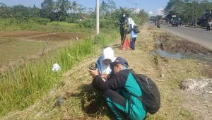 pelajar di Kota Sukabumi menanam pohon